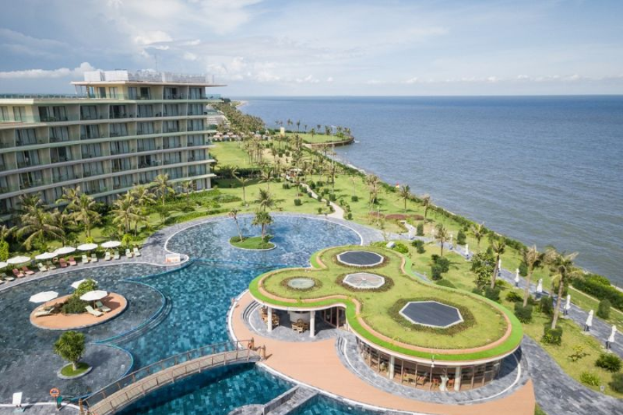 Đọc các feedback và đánh giá từ những khách hàng trước để tham khảo